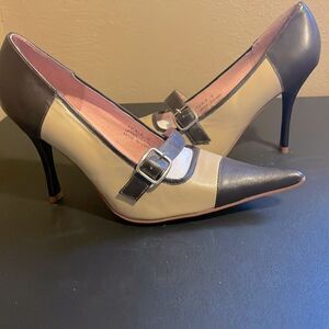 NYLA BUCKLE HEEL, Brown and cream, Sz 9